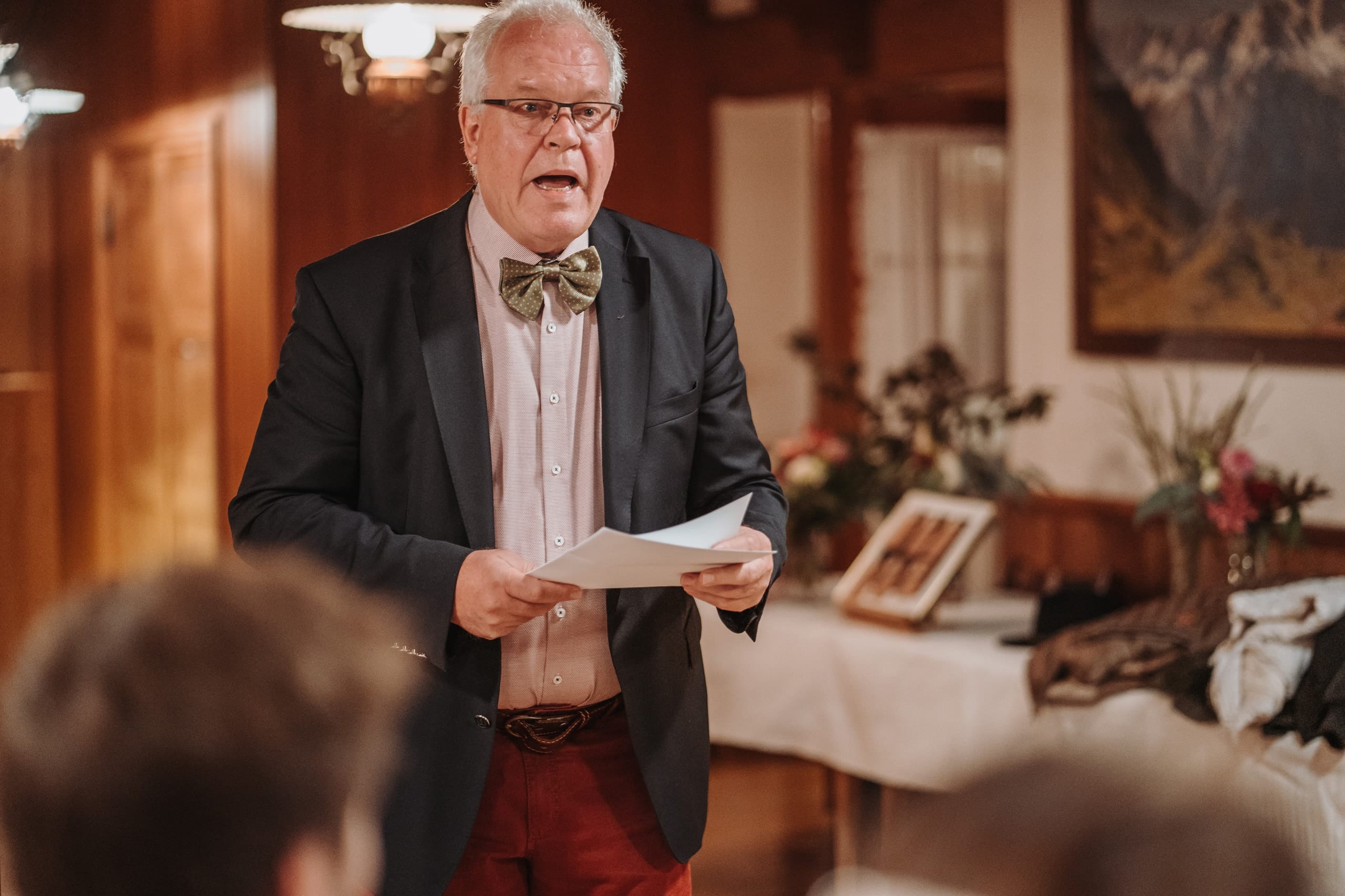 Der Brautvater hält eine Rede
